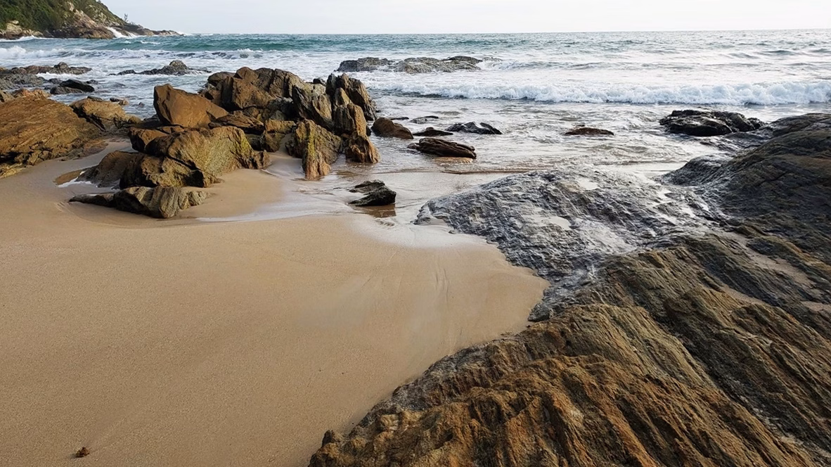 Découvrir la grande plage du sillon : guide complet pour une visite réussie